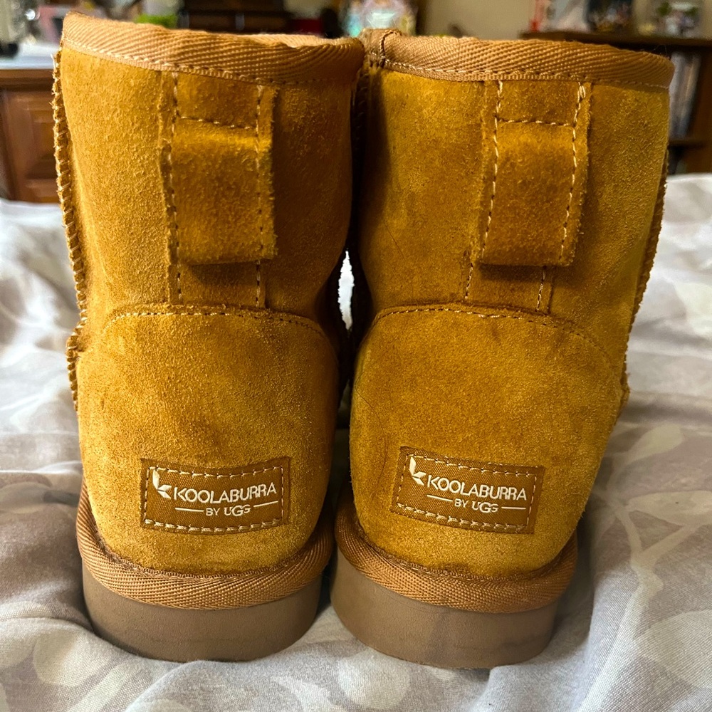 Koolaburra by UGG, Chestnut colored Koola Short Boot, Size 9